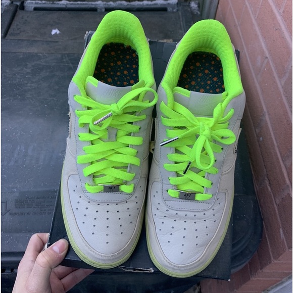 Nike Air Force One Low “Neon / Light Bone”
Size 9 - Picture 2 of 7